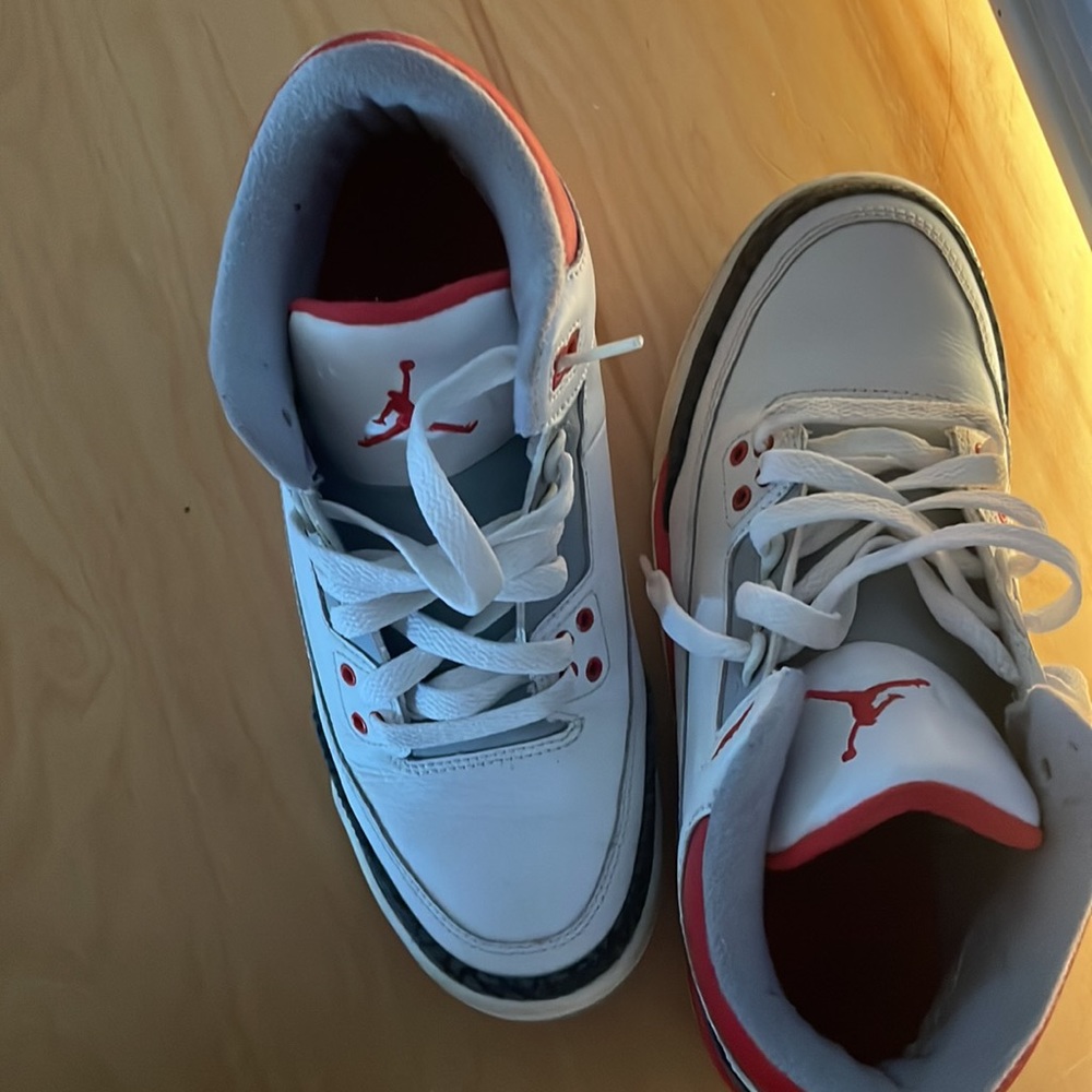 Jordan, retro 3 fire red made in Indonesia. Size 6 - Picture 4 of 4